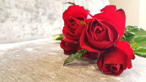 Close-up of rose bouquet on table