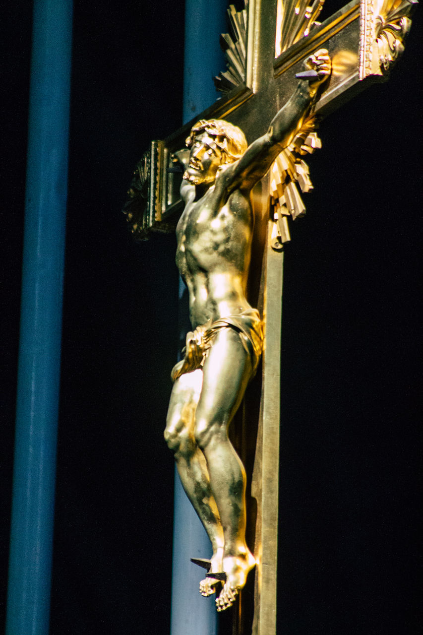 CLOSE-UP OF STATUE BY DOOR