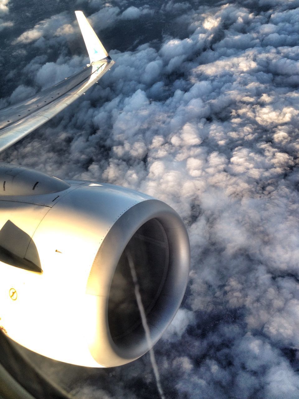 CLOSE-UP OF AIRPLANE WING