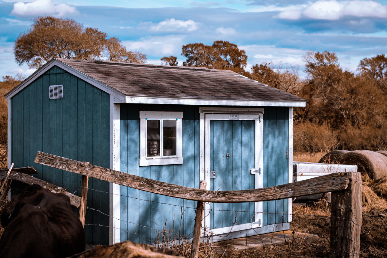 architecture, shack, rural area, built structure, building exterior, hut, home, house, building, landscape, wood, nature, barn, sky, cloud, log cabin, rural scene, no people, shed, farm, plant, tree, cottage, residential district, day, agricultural building, outdoors, land, window, old, non-urban scene, autumn