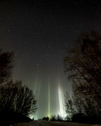 Light poles are the result of a meteorological phenomenon occurring at low temperatures.