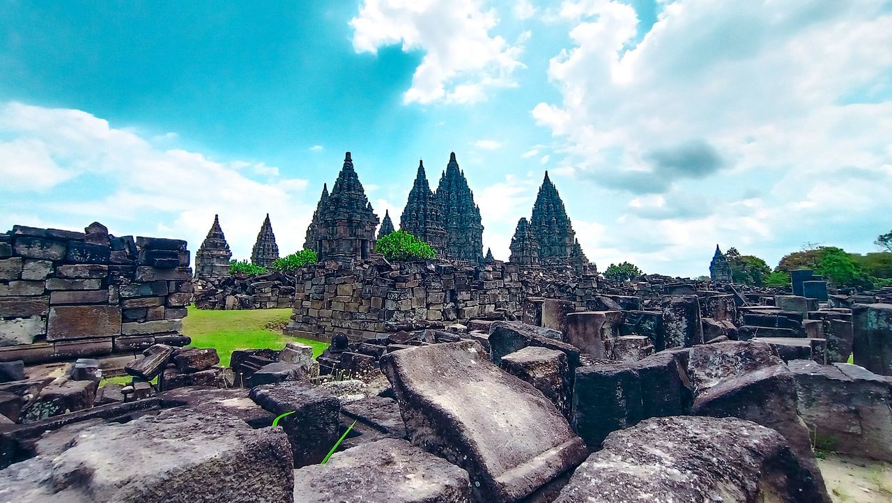 PANORAMIC VIEW OF TEMPLE AGAINST SKY