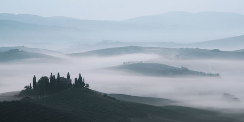 Misty sunrise at podere belvedere, val d'orcia