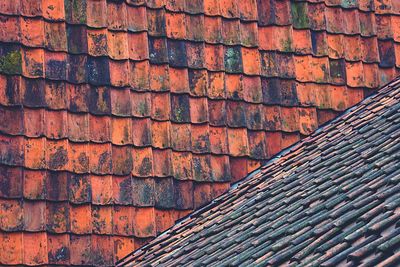 Dialing tile roofs