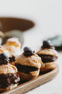 Mini chocolate and blueberries cakes