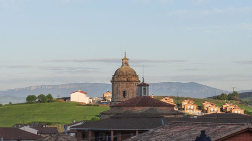 Temple building against sky in city