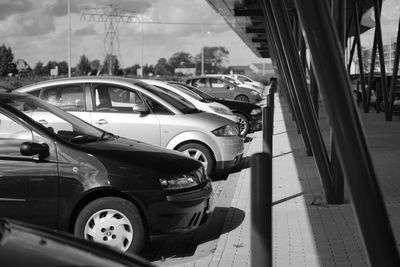 Traffic on road in city