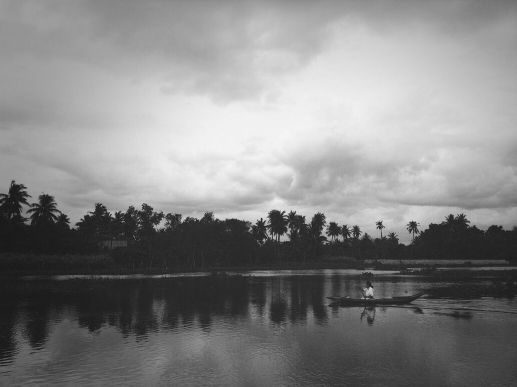 water, sky, lake, tree, reflection, waterfront, tranquil scene, tranquility, cloud - sky, scenics, beauty in nature, cloudy, nature, cloud, river, silhouette, idyllic, outdoors, overcast, calm