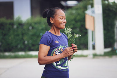 Portrait of smiling woman standing outdoors