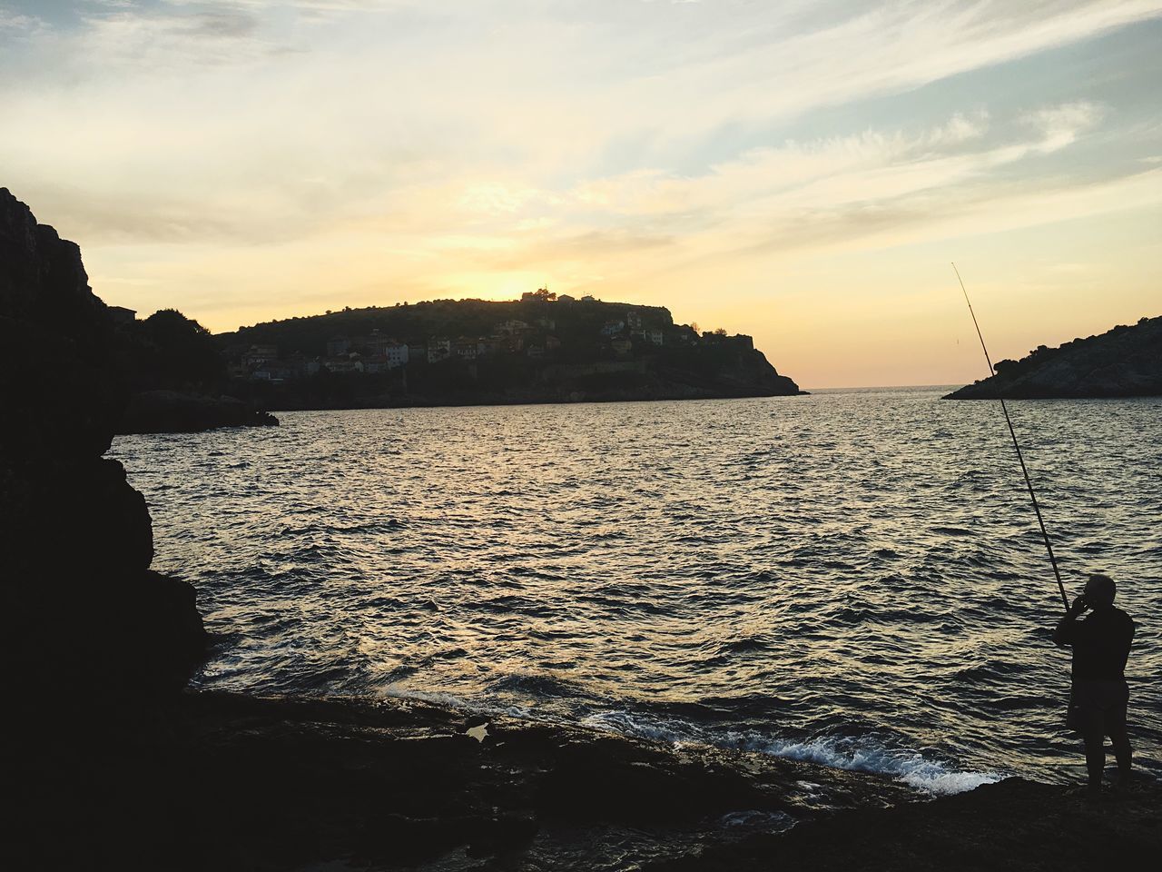 SCENIC VIEW OF SEA AGAINST SUNSET SKY