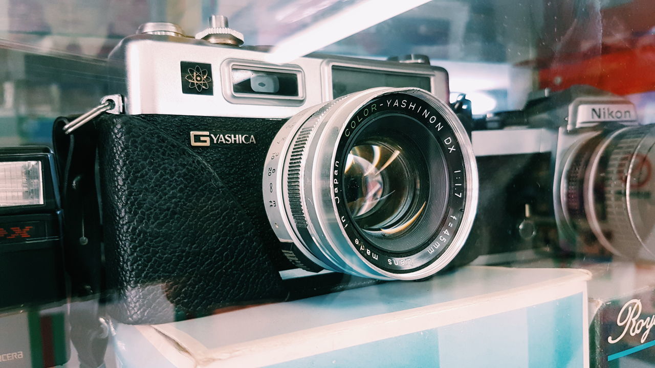 mode of transport, transportation, old-fashioned, retro styled, land vehicle, vintage, no people, technology, close-up, day, camera - photographic equipment, indoors