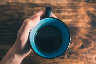 Close-up of hand holding coffee cup