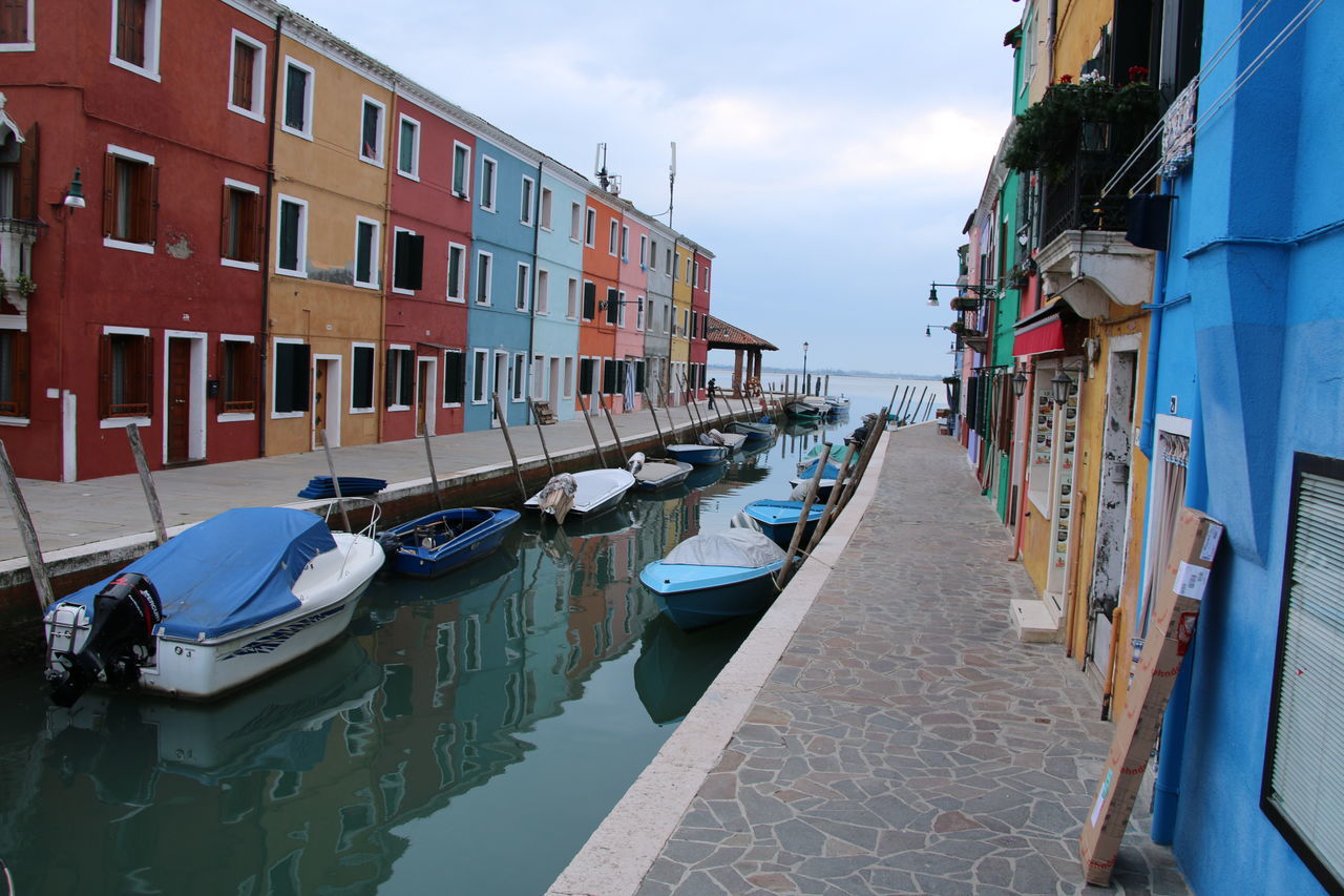 architecture, building exterior, built structure, sky, moored, nautical vessel, transportation, canal, water, outdoors, no people, gondola - traditional boat, day, nature