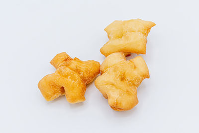 Close-up of bread in plate against white background