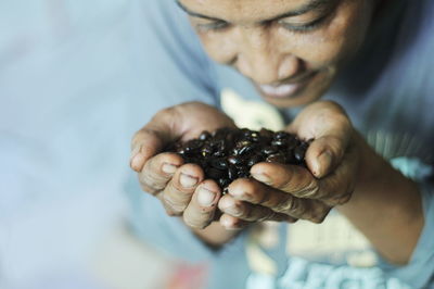Midsection of man holding fruit