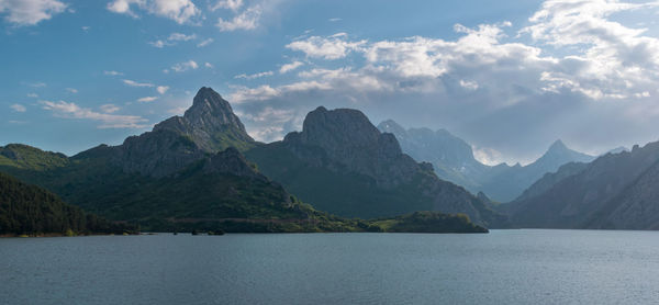 Scenic view of lake and mountains against sky