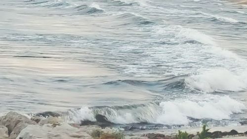 Waves splashing in sea