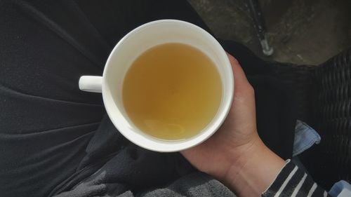 Close-up of hand holding coffee cup