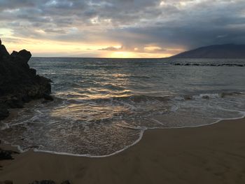 Scenic view of sea against sky during sunset at kamaole beach park on maui, hawaii