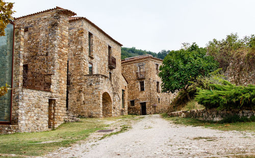 Old ruins of building against clear sky