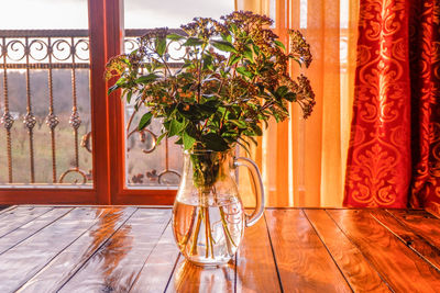 Flowers in a vase on the table.