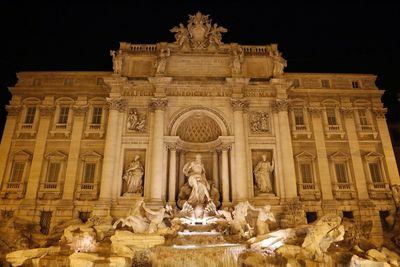 Illuminated trevi fountain at night