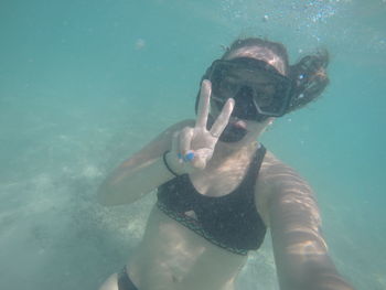 Selfie underwater in bermuda