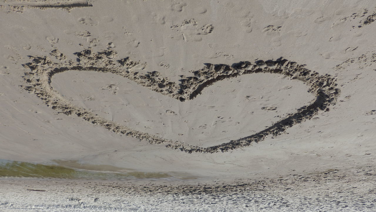 CLOSE-UP OF HEART SHAPE AGAINST WALL