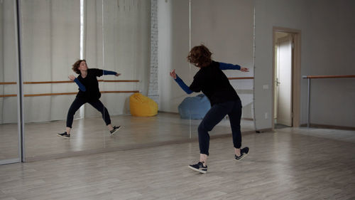 Ballet dancer doing rehearsal at studio