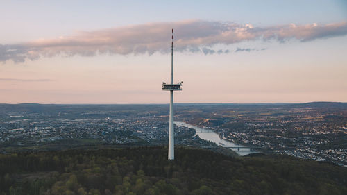Luftaufnahmen eines Überfluges it der propellermaschine über koblenz.