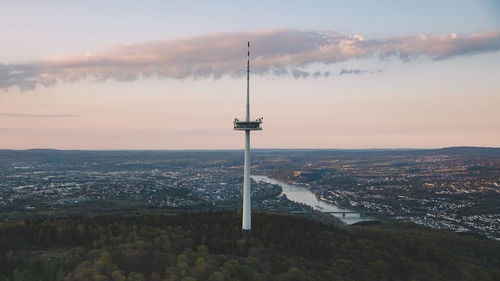 Luftaufnahmen eines Überfluges it der propellermaschine über koblenz.