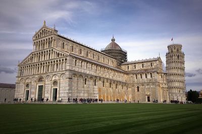 Pisa cathedral against sky