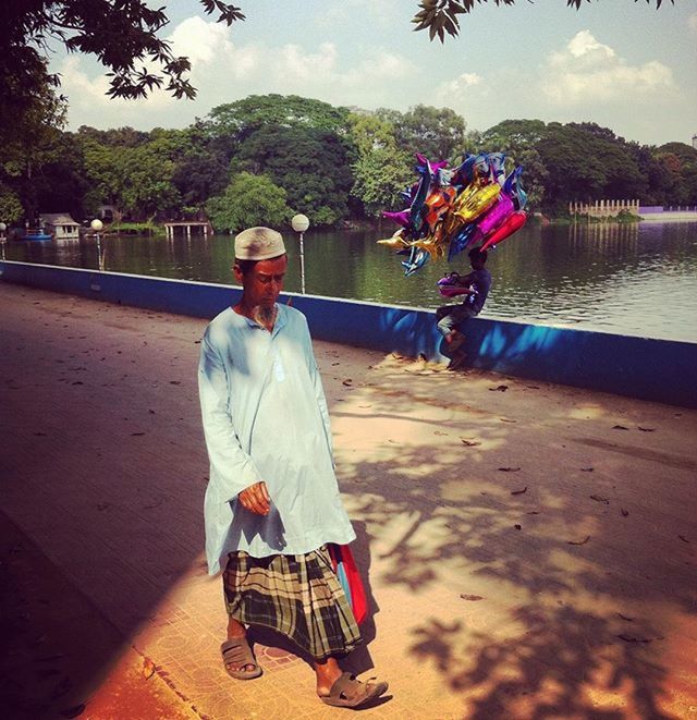 full length, lifestyles, leisure activity, casual clothing, rear view, water, tree, childhood, lake, river, people, railing, sitting, standing, elementary age, sky, person