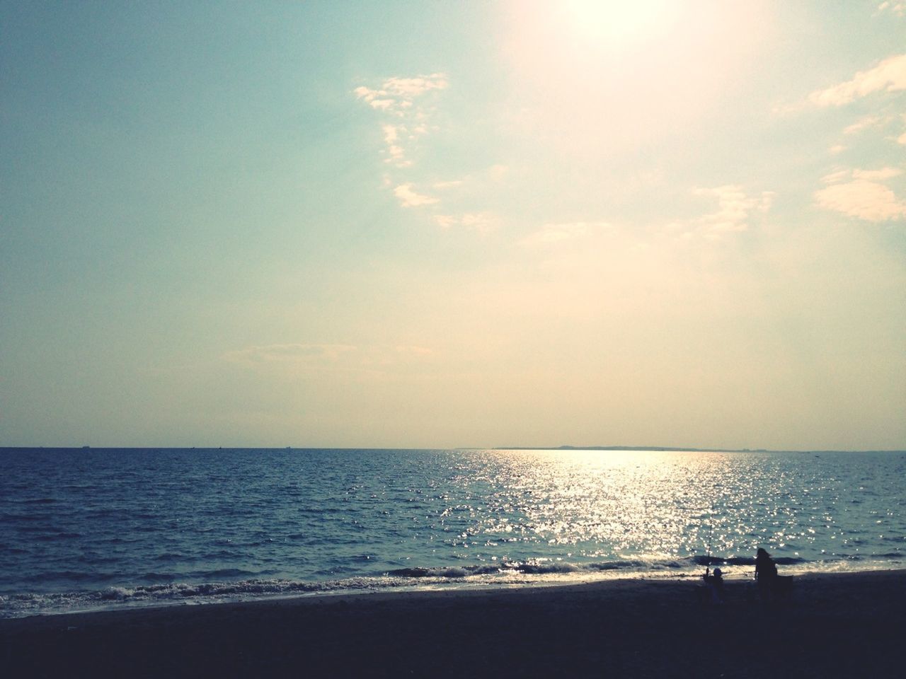 sea, horizon over water, water, scenics, tranquil scene, tranquility, sky, beach, beauty in nature, nature, silhouette, shore, idyllic, sun, sunset, seascape, sunlight, remote, outdoors, incidental people