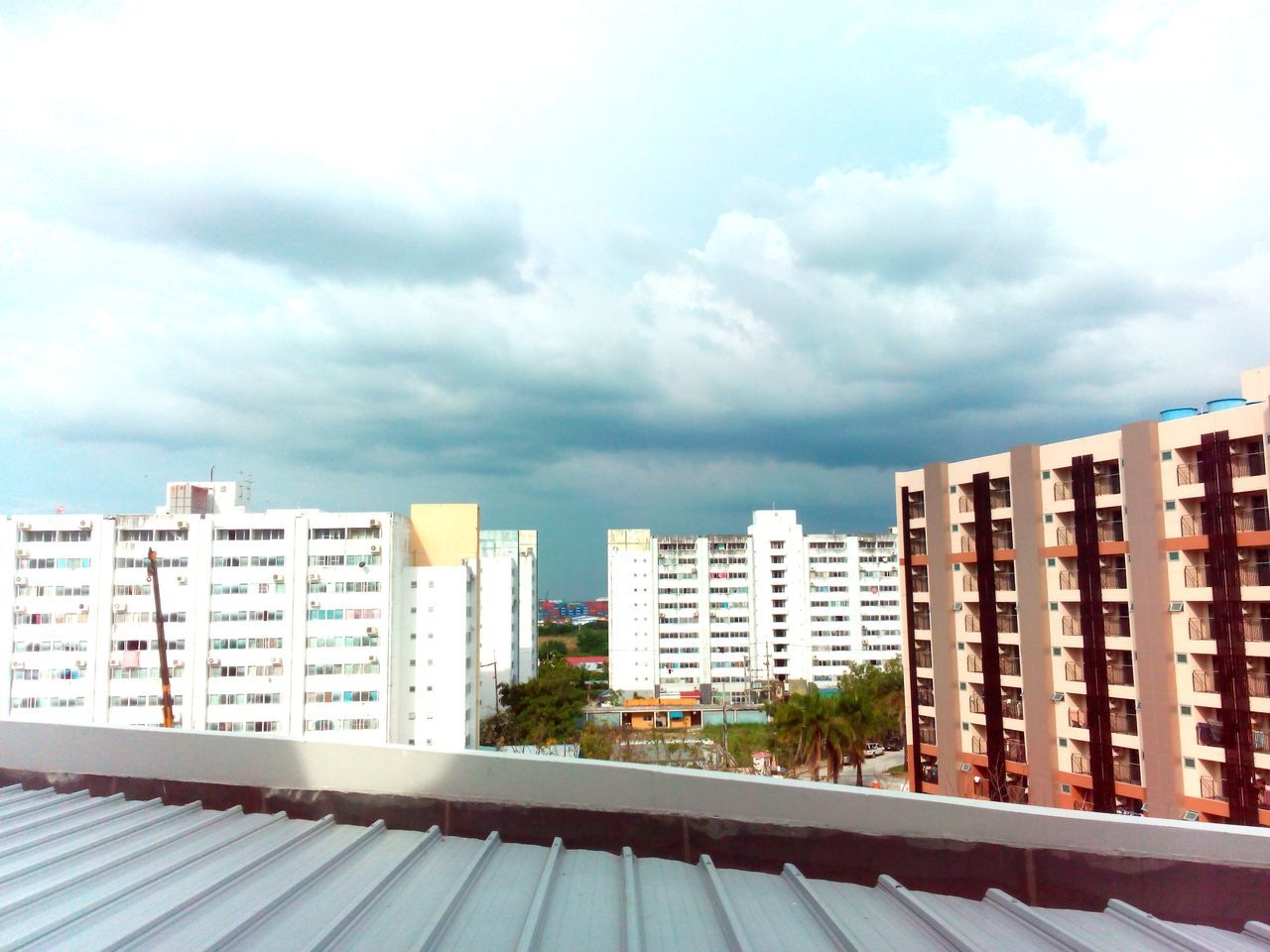 building exterior, architecture, built structure, city, sky, cityscape, skyscraper, modern, cloud - sky, office building, cloud, tall - high, cloudy, residential building, residential district, building, tower, city life, residential structure, day