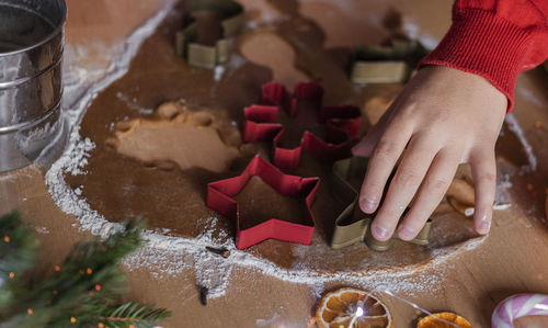 Cropped hands of chef preparing gingerbread cookies