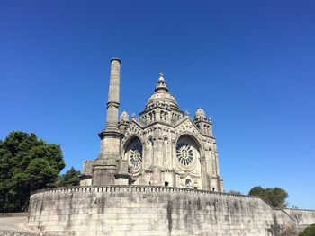 Low angle view of monument against clear blue sky