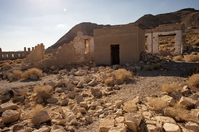 Old ruin building against sky