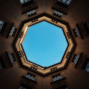 Octagonal courtyard