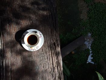 Close-up of coffee cup on wooden table