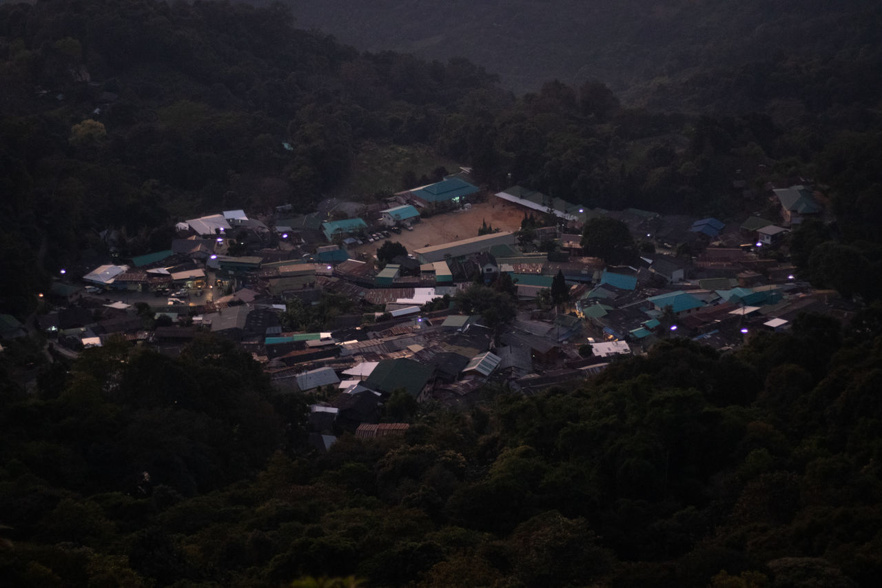 HIGH ANGLE VIEW OF BUILDINGS IN CITY