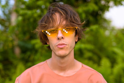 Portrait of young man wearing sunglasses