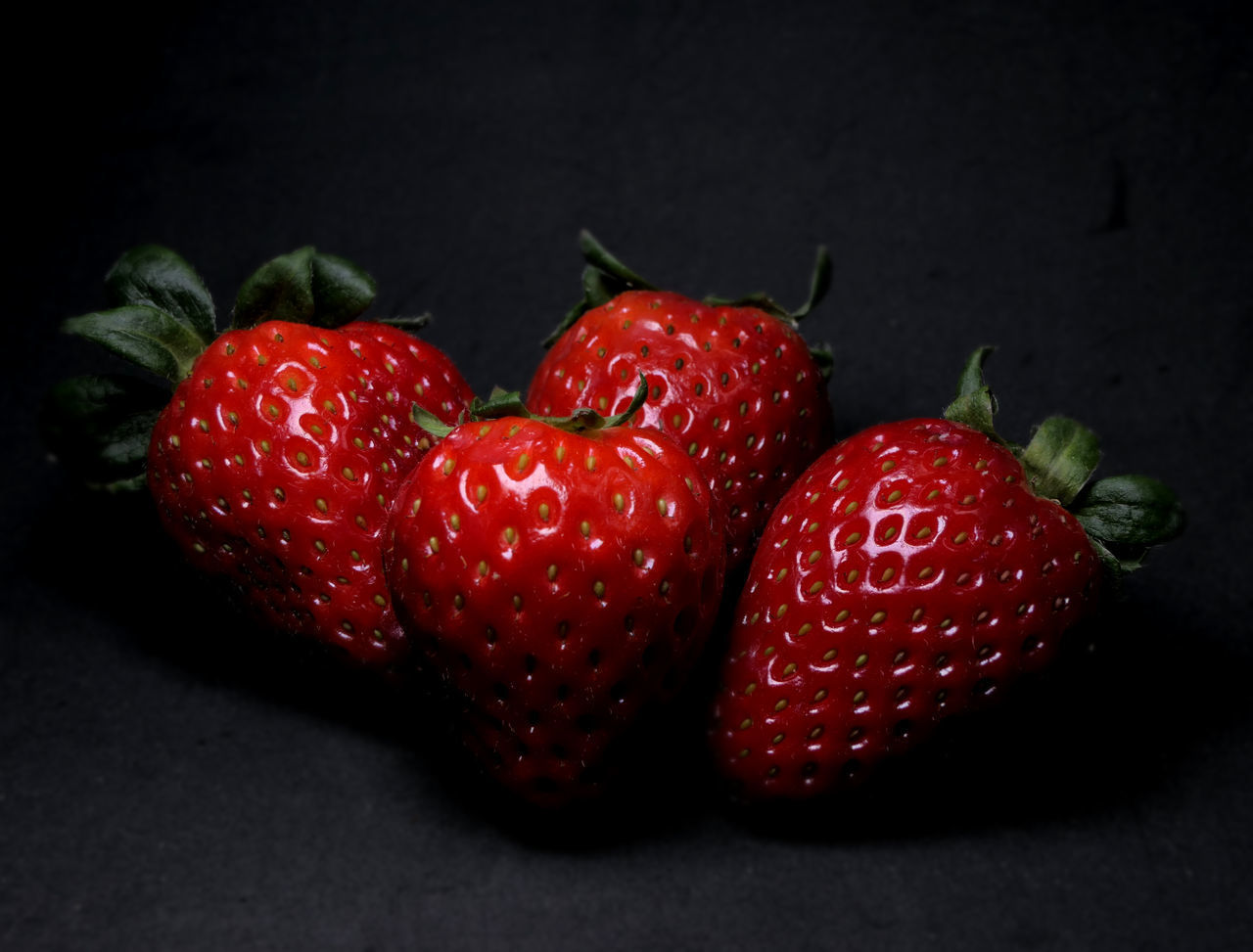 CLOSE-UP OF FRESH STRAWBERRIES