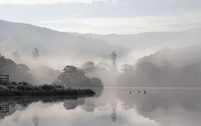 Panoramic view of lake and mountains against sky