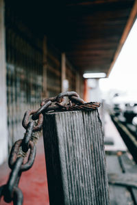 Rust chain, pontianak indonesia, 30/10/2019, the rust chain bears witness to street life