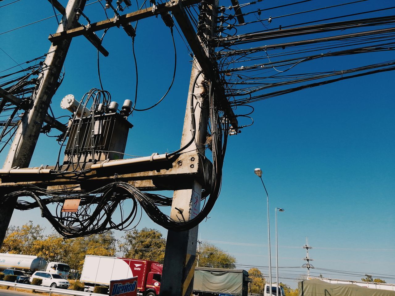 LOW ANGLE VIEW OF ELECTRICITY PYLON AGAINST CLEAR SKY