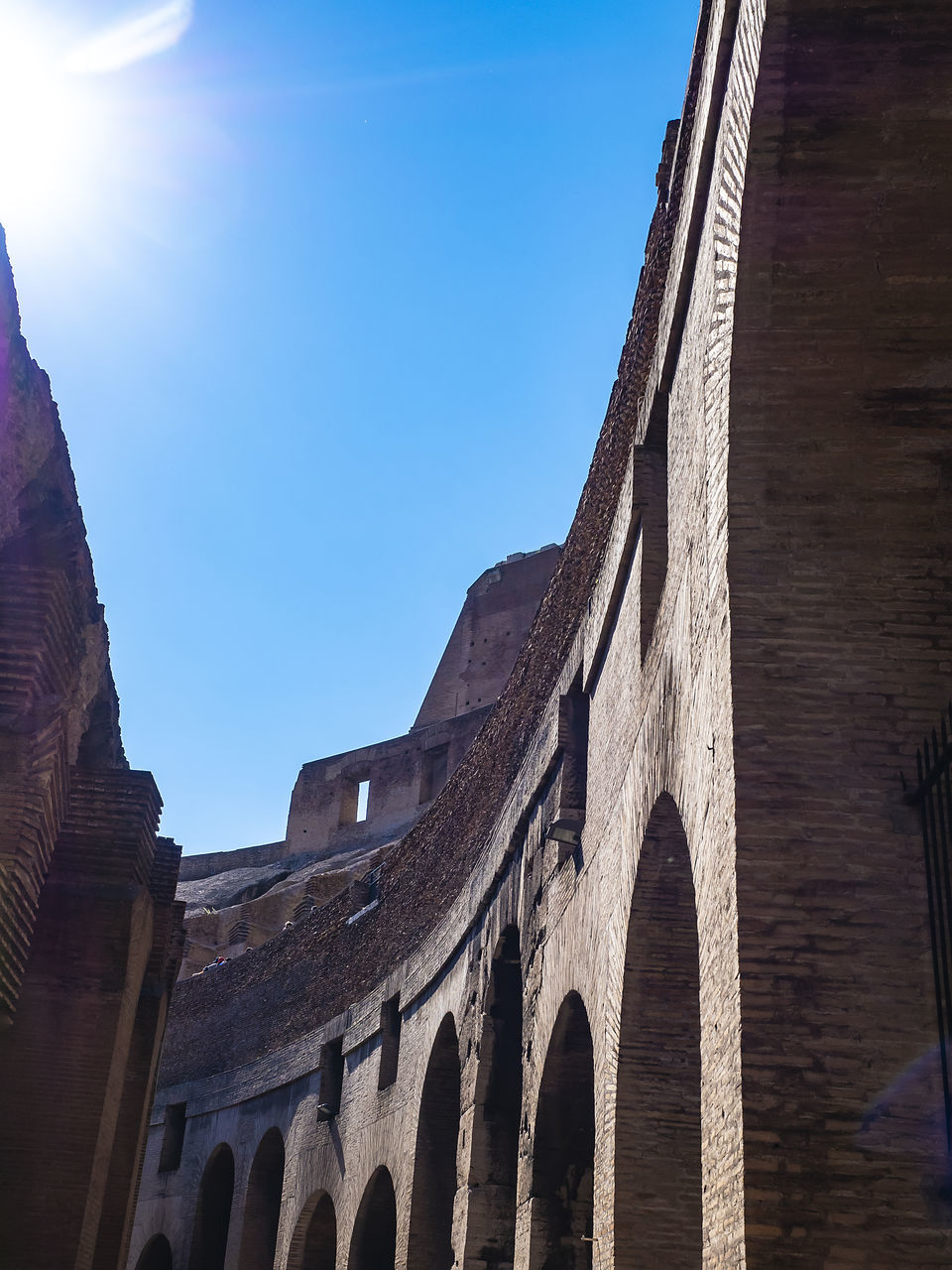 LOW ANGLE VIEW OF HISTORICAL BUILDING AGAINST SKY