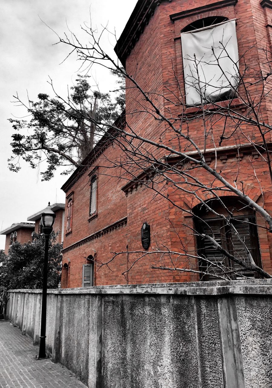 building exterior, built structure, architecture, outdoors, day, no people, tree, sky, nature, clock