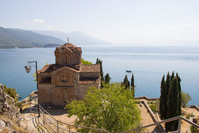 Temple by sea against sky