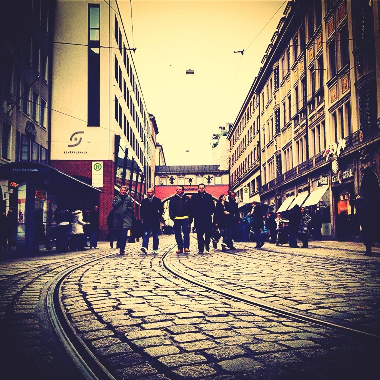 architecture, building exterior, built structure, city, walking, men, street, large group of people, city life, person, lifestyles, city street, transportation, leisure activity, full length, the way forward, road, outdoors, road marking